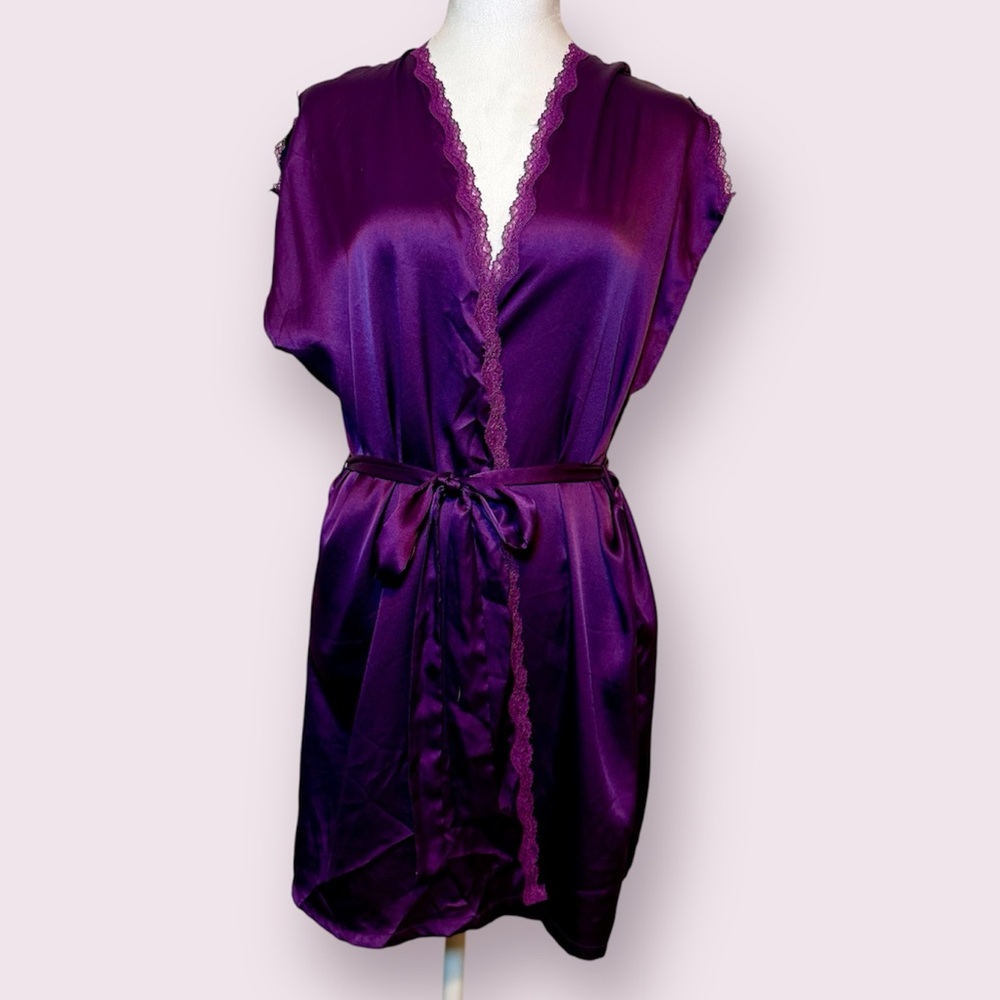 Victoria’s Secret Purple Satin Short Sleeve Robe Lace Trim Size Small